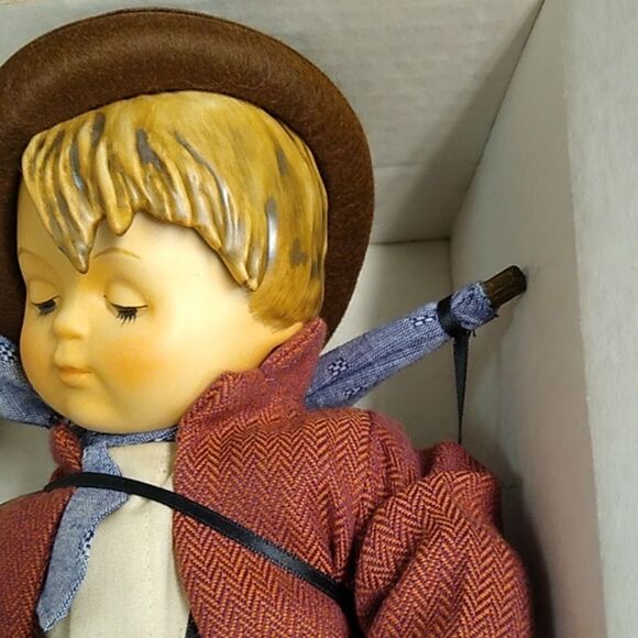 Hummel Little Fiddler Doll - Red, Green, Brown - Picture 5 of 11